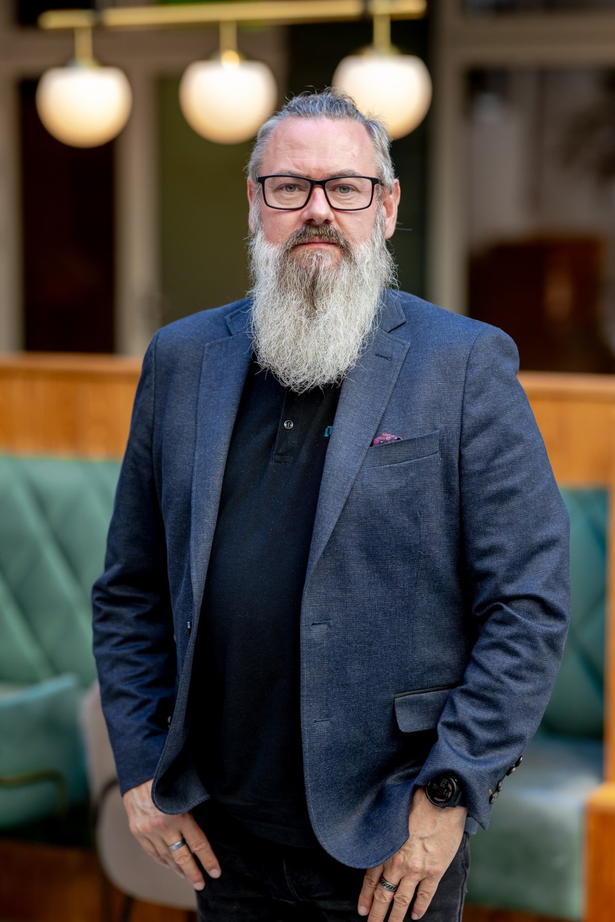 David Aleksandersen, stående portrett