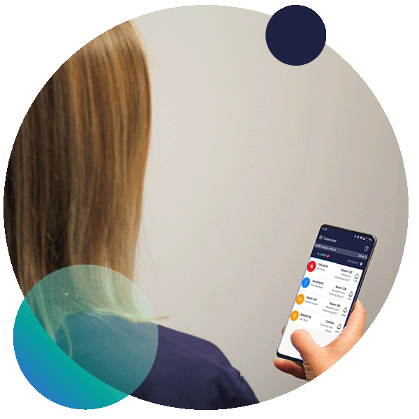 Sensio Pocket-appen med alarmoversikt på en smarttelefon